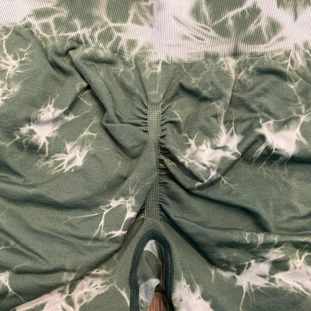 Green Tie Dye Seamless Workout Set Scrunch Butt Shorts & Cross Back Bra Medium